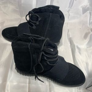 Kanye Triple-Black 750 size 11 never worn no box